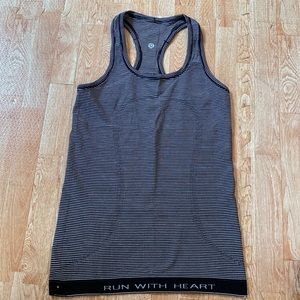 Lululemon 🍋 Racerback tank sz 4 Run With Heart ❤️